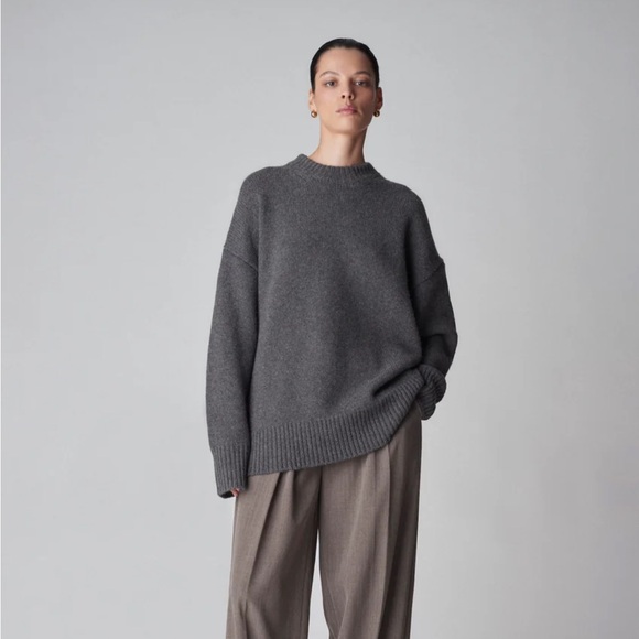 CO Boyfriend Crew Neck in Wool Cashmere - Picture 7 of 7